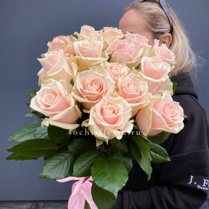 15  кремовых высоких роз в Череповеце