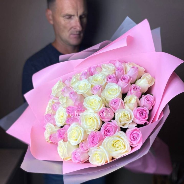51 белых и розовых роз в Череповеце
