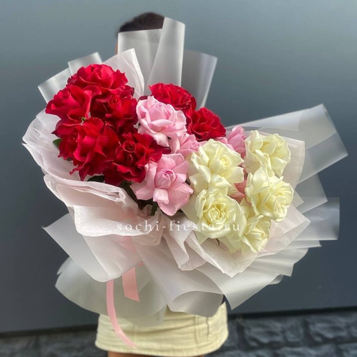 Микс из 17 роз в Череповеце