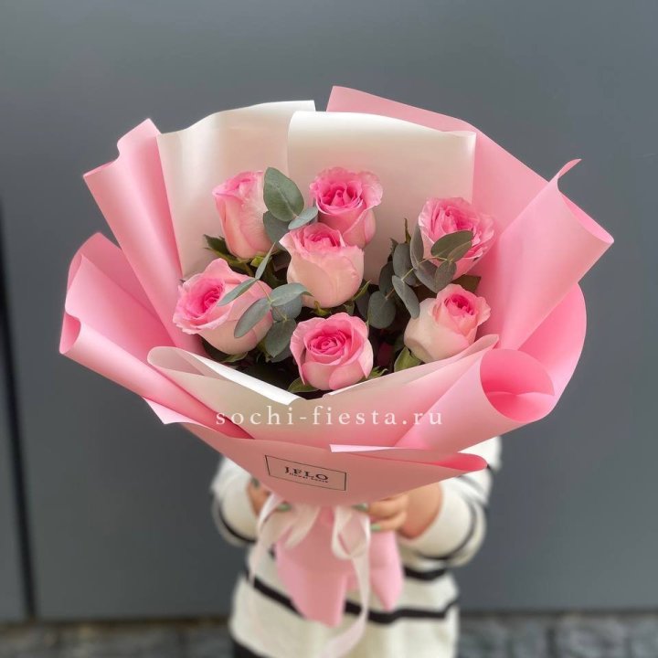 7 роз с эвкалиптом в Череповеце