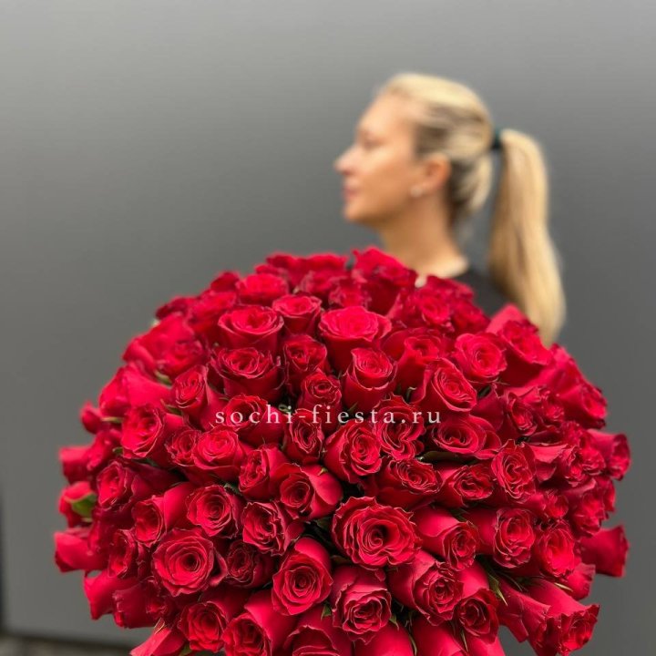 Охапка из 101 красной розы в Череповеце