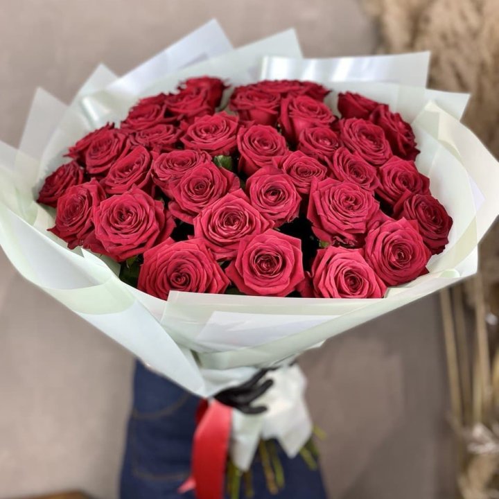 37 красных роз в Череповеце