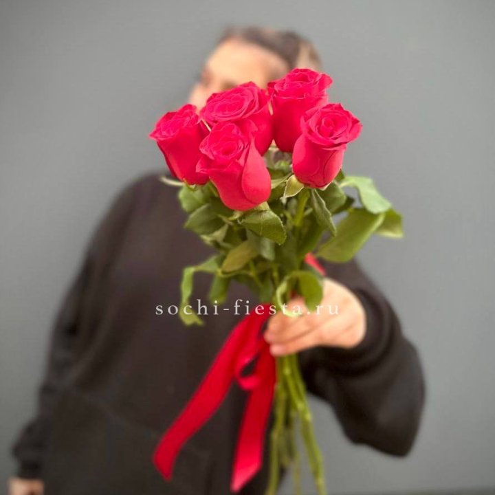 Букет 5 красных роз  в Череповеце