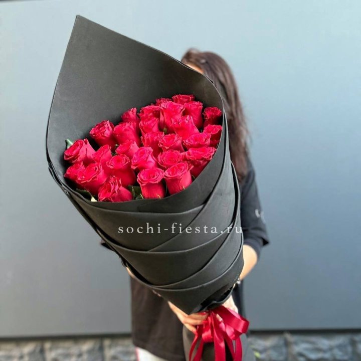 25 высоких красных роз в Череповеце