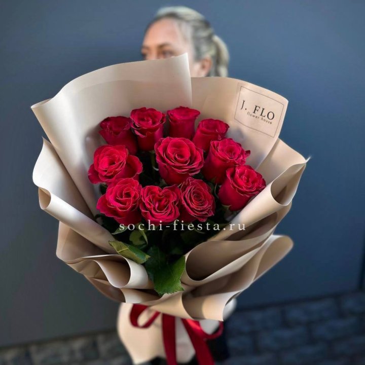 Букет красных роз "Наоми" в Череповеце