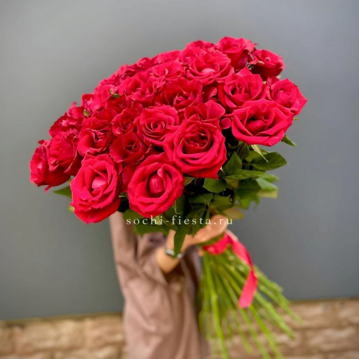 51 высокая красная роза в Череповеце