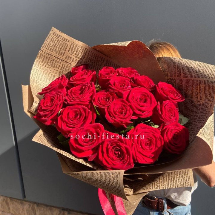 19 красных роз Леди Крафт в Череповеце