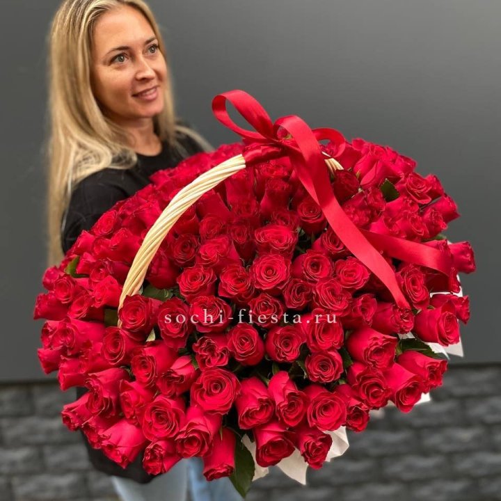 151 красная  роза в корзине в Череповеце