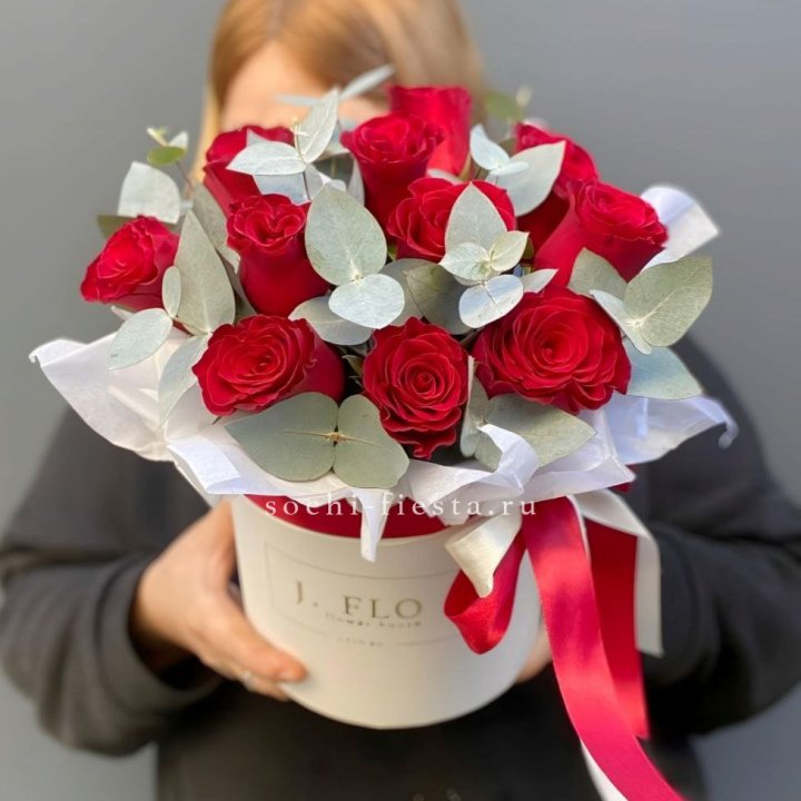11 роз в шляпной коробке в Череповеце
