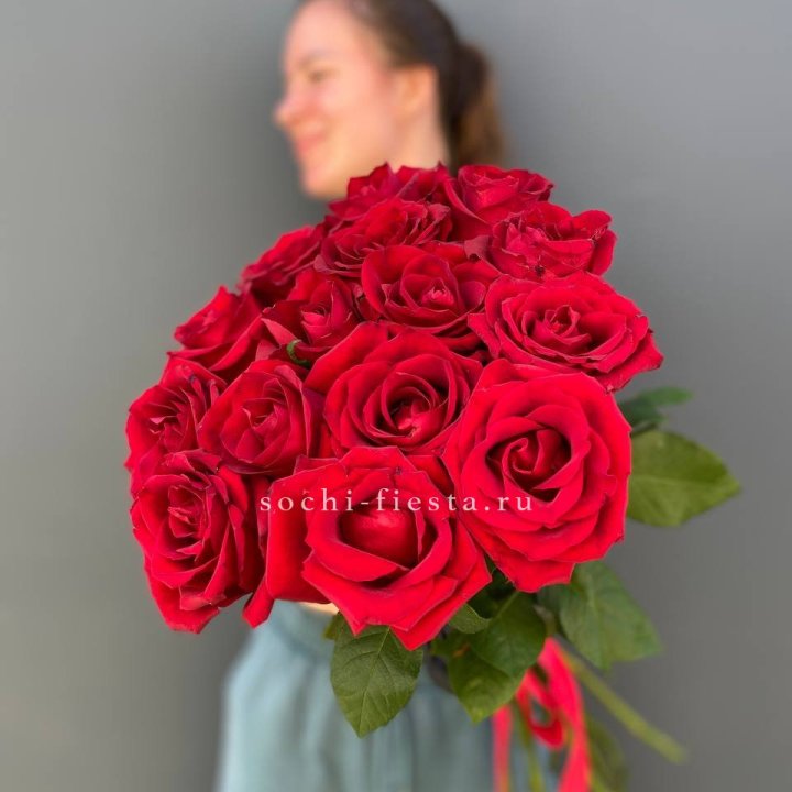 15 красных роз под ленту в Череповеце