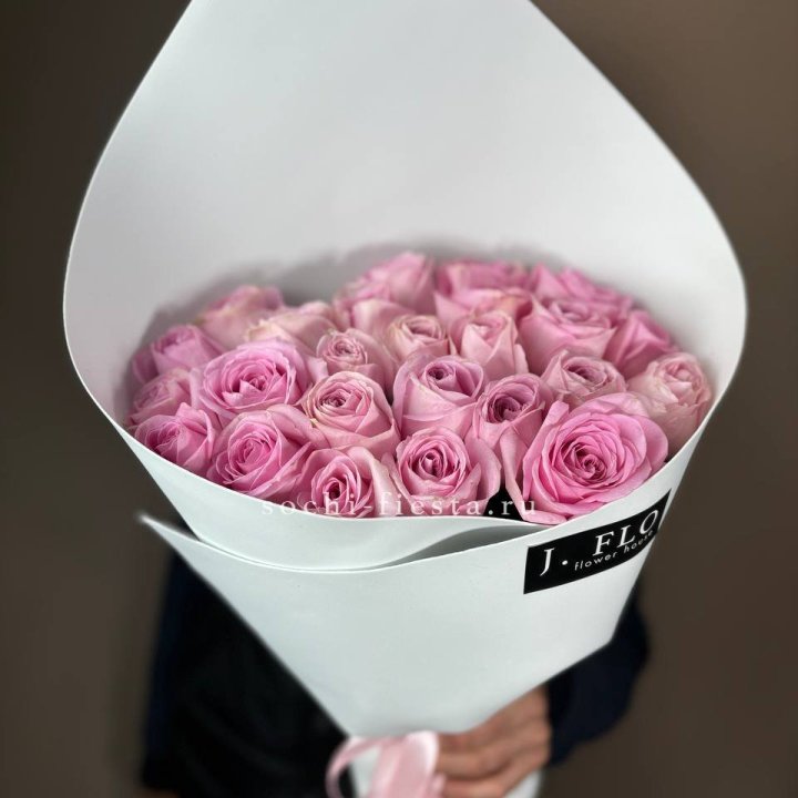25 розовых роз в Череповеце