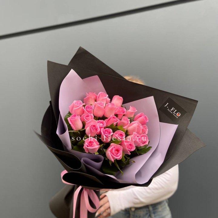 19 розовых роз  в Череповеце