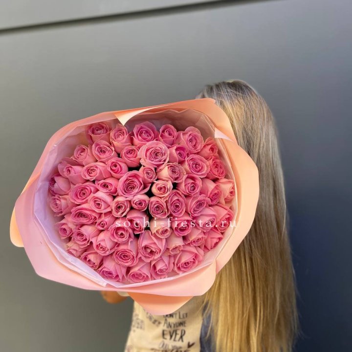 55 розовых роз в Череповеце