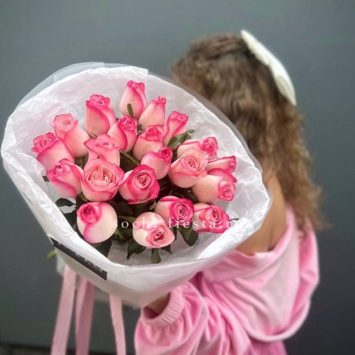21 розовые розы Венди  в оформлении в Череповеце