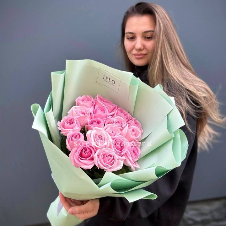 17 розовых роз в Череповеце