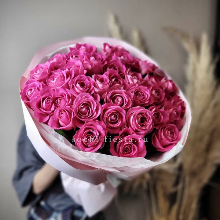 35 розовых роз  в Череповеце