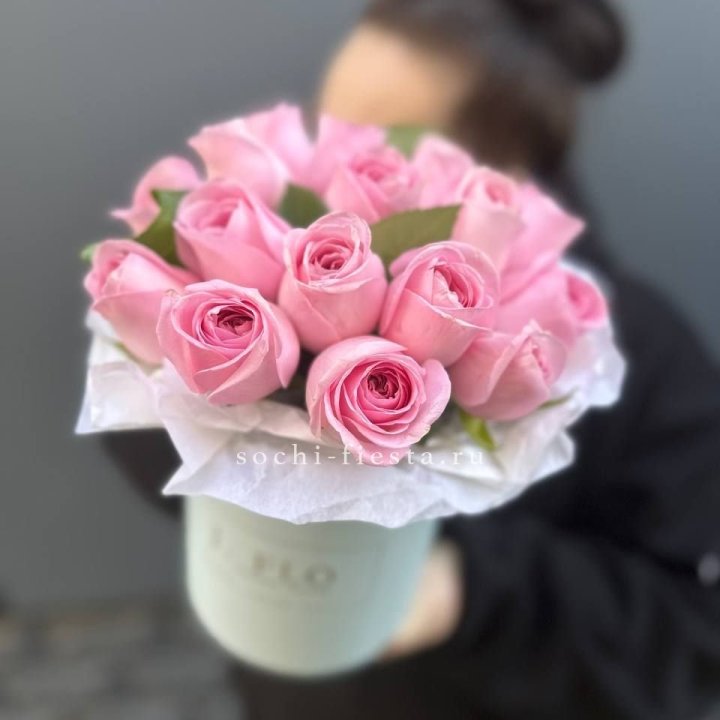 17 розовых роз в цилиндре в Череповеце