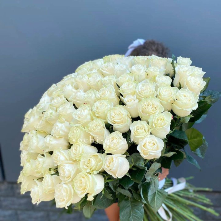 101 белая высокая роза в Череповеце