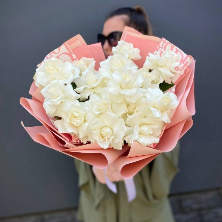 Белые розы "Аморе" в Череповеце