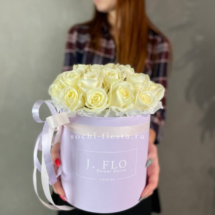 25 роз в цилиндре  в Череповеце