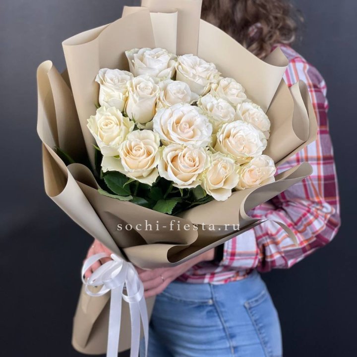 15 белых роз кофе в Череповеце