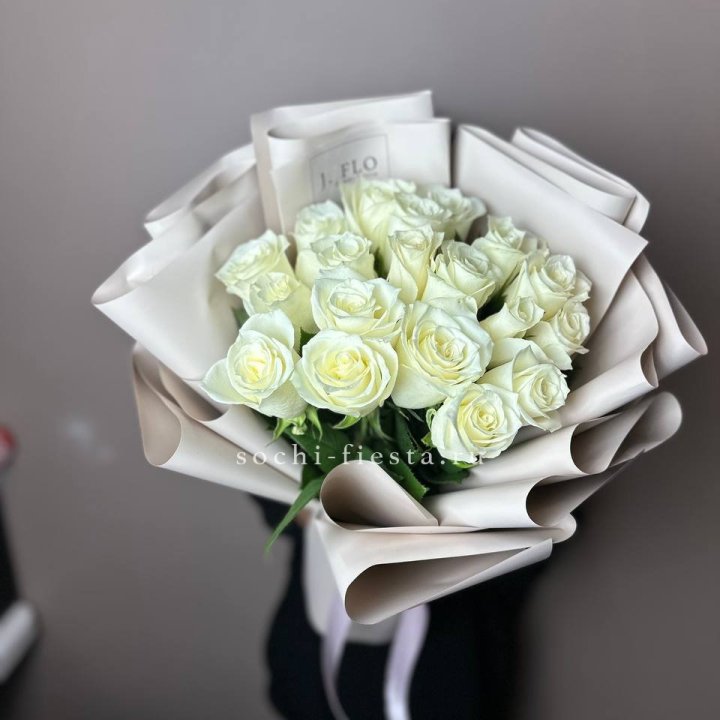 19 белых роз  в Череповеце