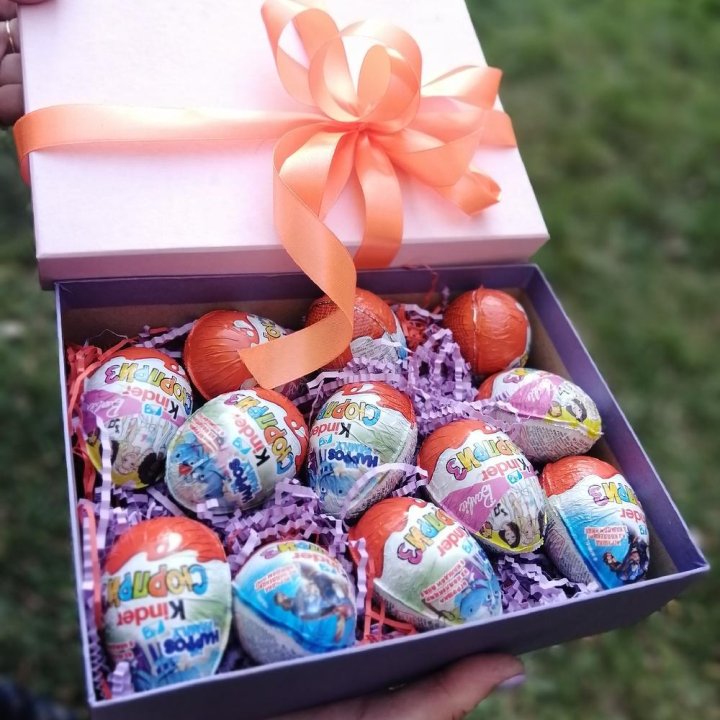 Коробка с киндерами в Череповеце