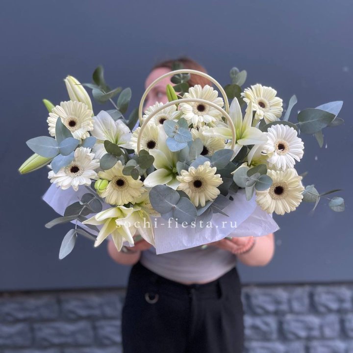 Сумочка лилии и герберы в Череповеце