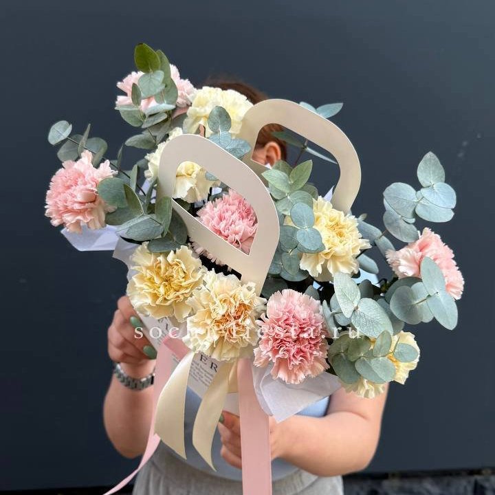 Сумочка из диантусов в Череповеце