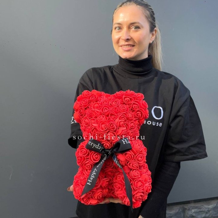 Медведь из роз красный в Череповеце