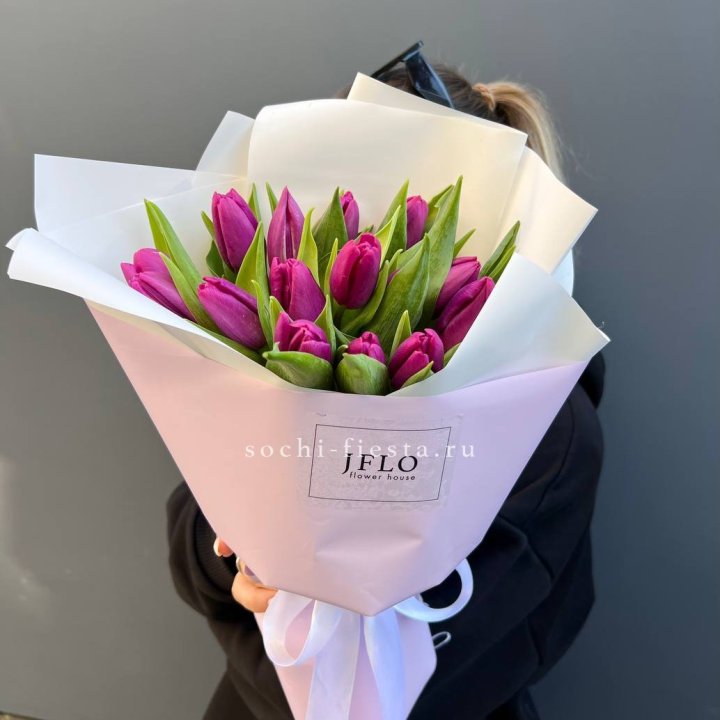 15 пурпурных тюльпанов в Череповеце