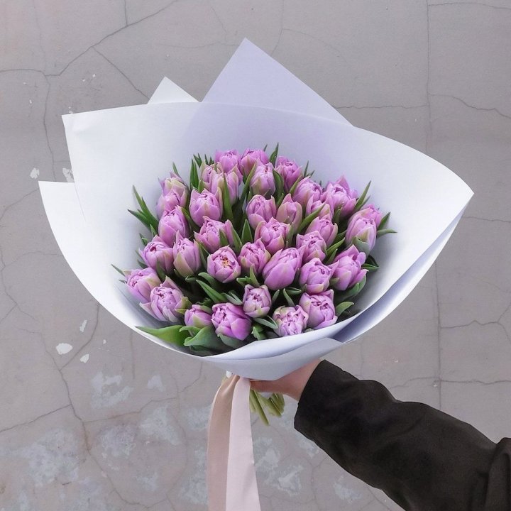 35 сиреневых тюльпанов в Череповеце