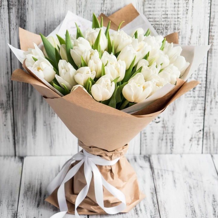 25 белых тюльпанов в Череповеце