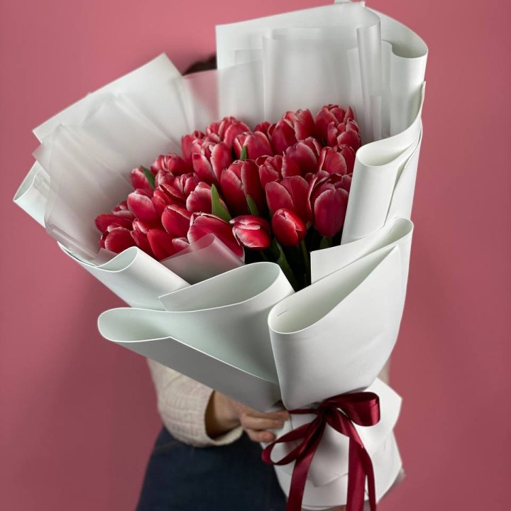 Букет красных тюльпанов в Череповеце
